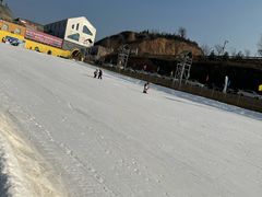 -采薇庄园四季滑雪场