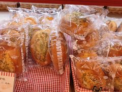-红宝石·鲜奶小方·海派西点房(南丹店)