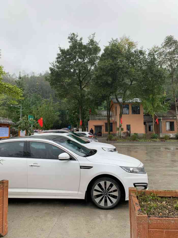 熊猫谷停车场-"都江堰市玉堂镇的熊猫谷外面的停车场分为了.