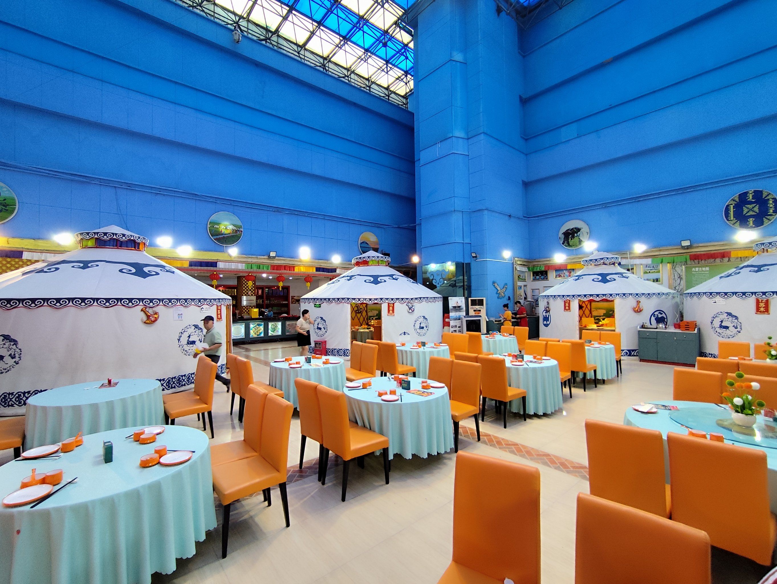 特色餐馆于我心中的定义就是有吃有玩有表演!