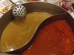 葡国番茄牛尾拼泰式冬阴功汤底-一哥澳门豆捞 · 十七年经典澳门火锅(四季天地店)