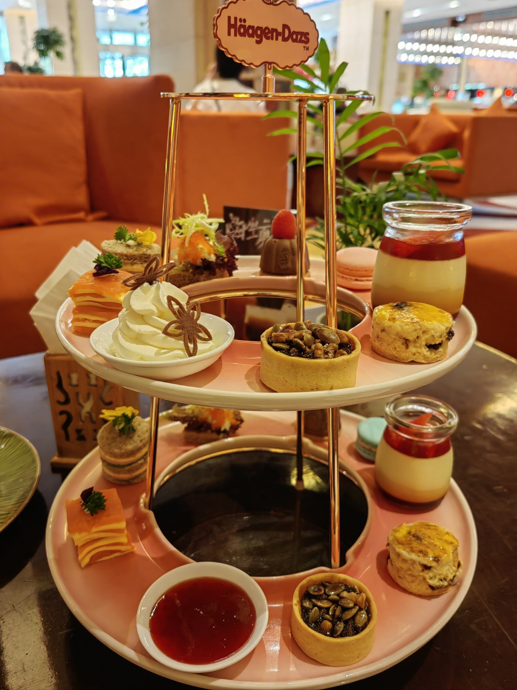回到酒店想起来可以喝个下午茶,大众就定位到楼下这家西单美爵,按理