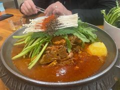土豆排骨火锅（辣）-喇喇排骨火锅·传统韩式脊骨汤(望京西园总店)