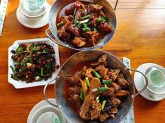 -临江餐馆二楼美食部落