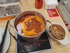 -杨老板·海鲜集市火锅·鲜切牛肉(中防万宝店)