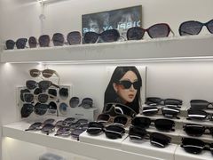 -目上眼镜·蔡司依视路授权(青浦宝龙店)