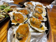 蒜茸烧生蚝-老东镇啤酒屋海鲜加工·蒸汽海鲜·海鲜烧烤(台东店)