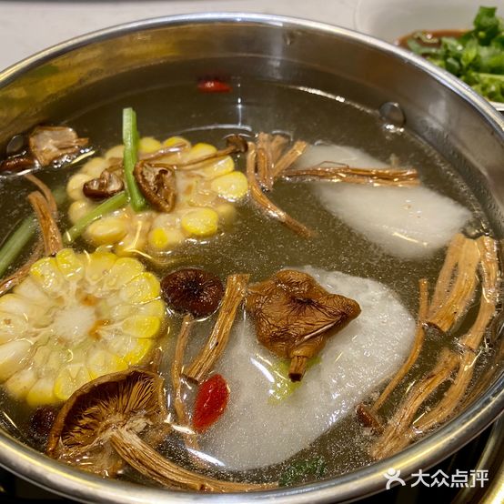 三只小牛牛肉火锅