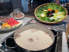 -尚尚仙·酸汤猪手·猪肚鸡火锅(华联万柳购物中心店)