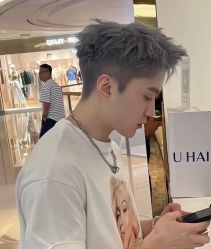 -一家只做男发烫染的店