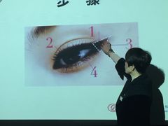 -金夫人化妆摄影职业培训学校