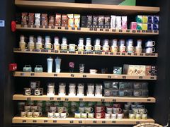 零售区-星巴克(广州南站A18检票口楼上)