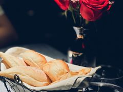 人餐前面包-弦月窗LUNETTE BY AMANDA(复兴路店)