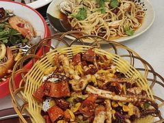 -老东镇啤酒屋海鲜加工·蒸汽海鲜·海鲜烧烤(台东店)