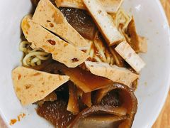 -松树干拌面店