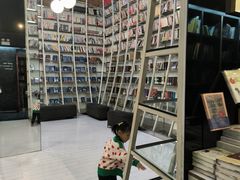 -钟书阁(松江泰晤士小镇店)