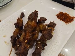 鲜烤牛肉串-鸿喜牛·潮汕鲜牛肉火锅(海浪湾店)