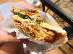 厚烧饼夹蛋夹油条-早安山丘·豆浆油条(小木桥路店)