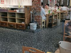 大堂-么肆烤肉·中式自助·烤肉大排档(街道口季佳PAI店)