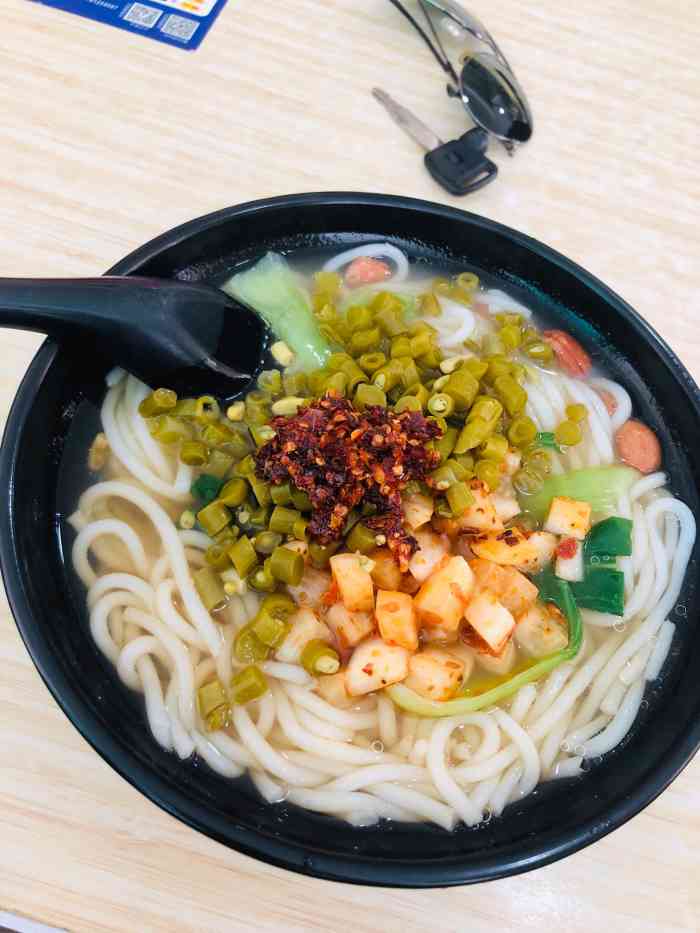 打分 这家应该是仅剩的一家正宗桂林米粉老牌连锁店了.