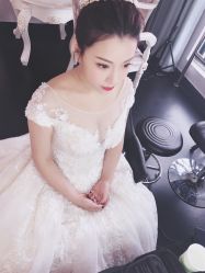 -雪莉美妆婚纱馆