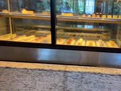 面包甜点陈列柜-厦门宝龙铂尔曼大酒店·海鲜自助餐厅