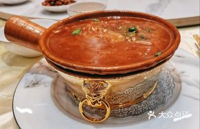 Braised Crab Meat with Abalone and Shark Fin in Clay Pot