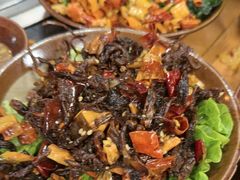 云南薄荷牛干巴-阿山卓·野生菌火锅·纳西火塘烤肉