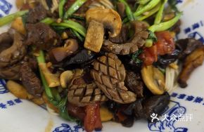 Stir-Fried Beef and Tripe Noodles