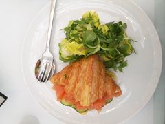 烟三文鱼牛角包-视博茶点(美狮美高梅店)
