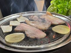 -围炉肉舍•炭烤活鳗•丹东海鲜烤肉(步行街店)