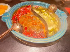 鸳鸯锅（酸菜酥肉豆花锅红锅）-吼堂老火锅(太古里总店)