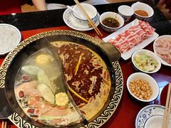 重庆经典鸳鸯锅底-重庆三峡火锅城(梅林店)