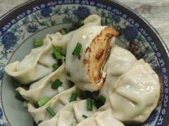 韭菜猪肉煎饺-无名氏宵夜小摊(祝家三姐妹馄饨店)
