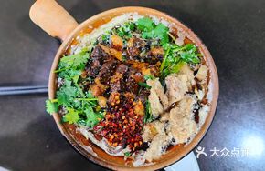 Braised Pork with Rice Noodles in Clay Pot