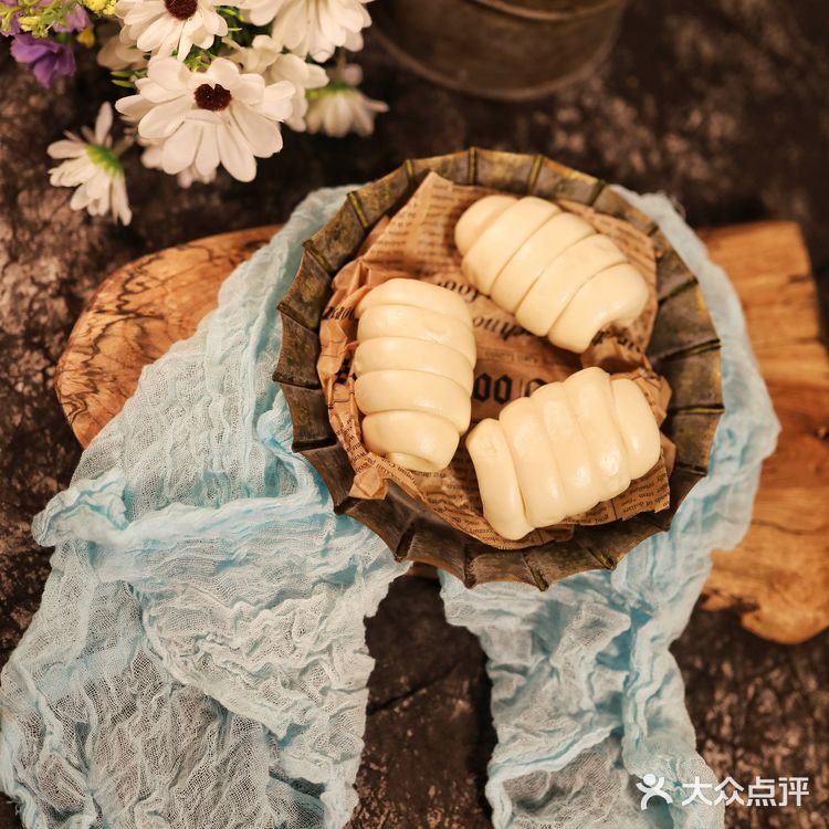 像云朵一样肥嘟嘟的香肠卷，你喜欢这样的早餐吗？
