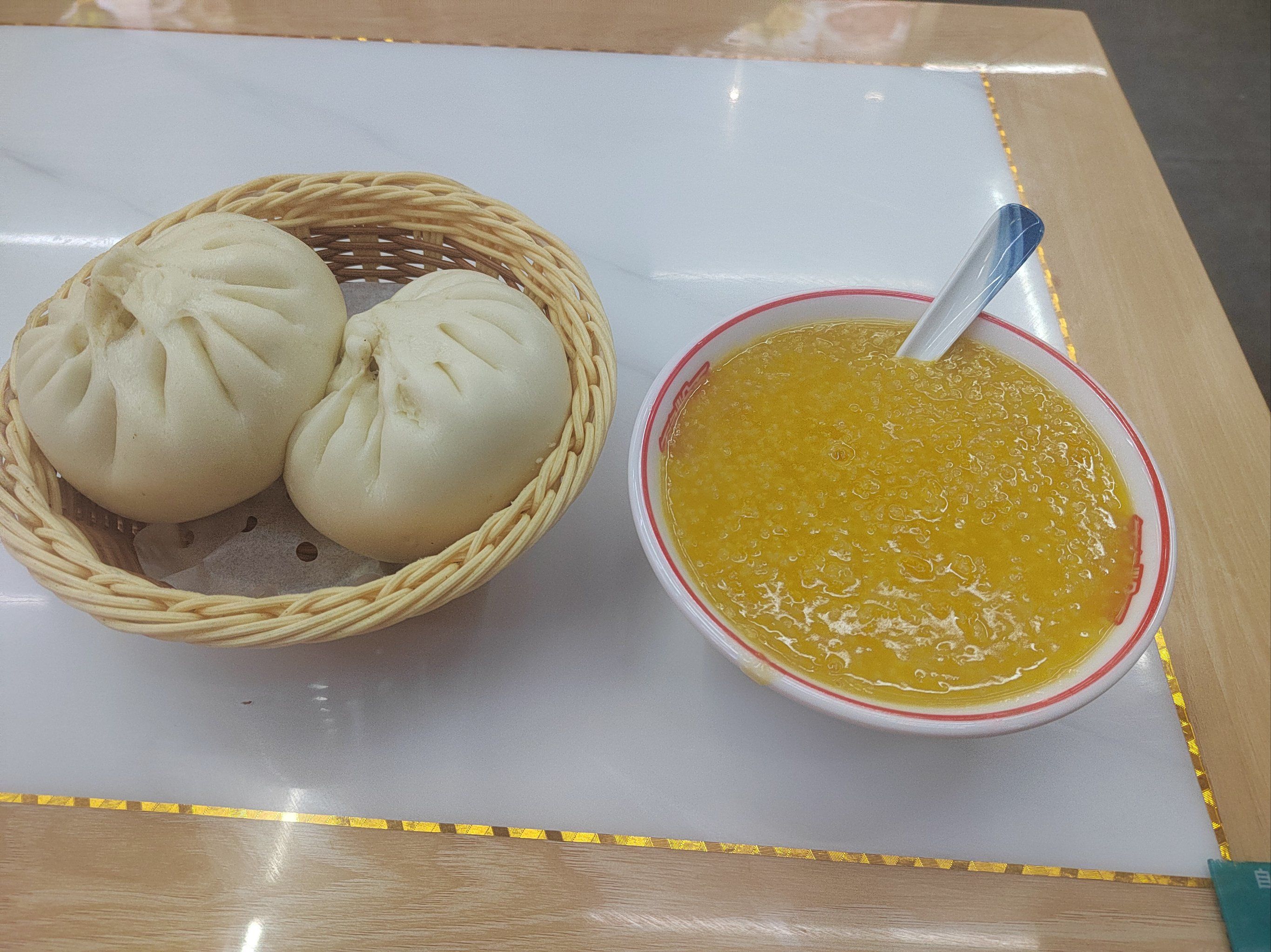 包子口味很好,小米粥做得也好吃,望各位顾