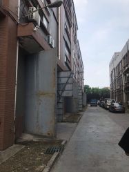 -逝水玩具折扣店