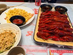 -肥肥虾庄·金牌油焖大虾(汉口城市广场店)