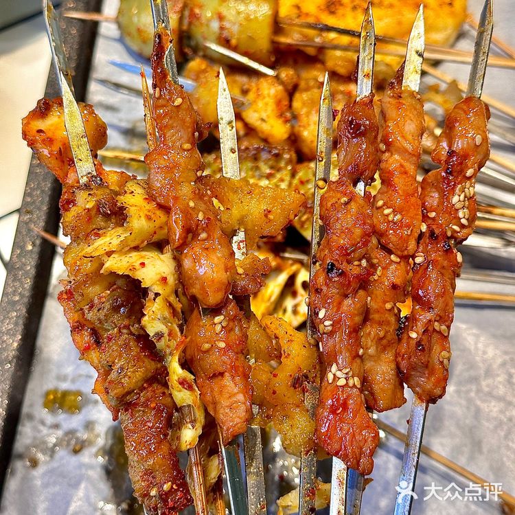 杭州西湖边东北烤串！人生建议：吃货币吃！！