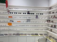 -美式眼镜·授权蔡司.依视路.尼康.豪雅.明月(南翔印象城店)