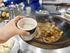 -粘豆包柴火铁锅炖