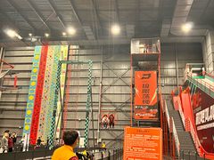 -极限PLAY运动娱乐新世界·团建派对表演休闲馆·室内高空游乐园