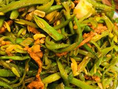 鲜豆角炒肉丝-合合春饼·酱骨·东北菜(潘家园店)