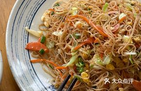 Sister's Stir-Fried Rice Noodles