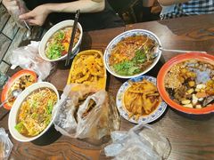-爆炸头阿姨小四川正宗川味小吃(无任何分店)