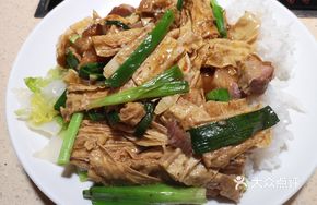 Braised Pork Belly with Tofu Skin Rice