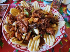 炒笨鸡-闯关东东北农家菜(崂山石老人店)