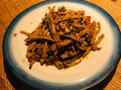 外婆菜炒笋片-渝信川菜 · 川味家常菜(长安店)
