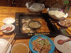 -老牌坊云南鱼豆花火锅(爱建店)